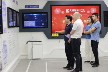 因智而遇｜中国软件深圳副总经理周万春一行莅临天感智能参观调研